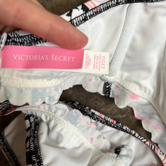 Victoria’s Secret Paisley Get Away HalterBikini - Picture 5 of 9